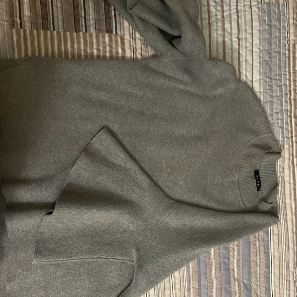 Grey top